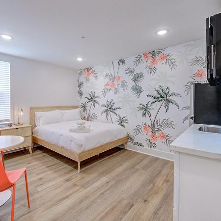 In Living Coral Studio Apartment Galveston Exterior photo
